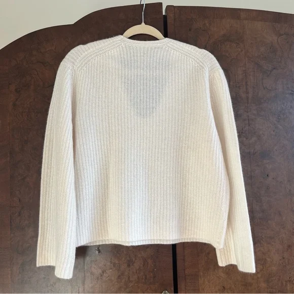 100% Cashmere White Knit V Neck Sweater - Picture 6 of 7